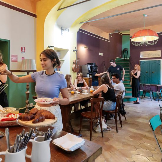 Ostello Bello Firenze common area breakfast